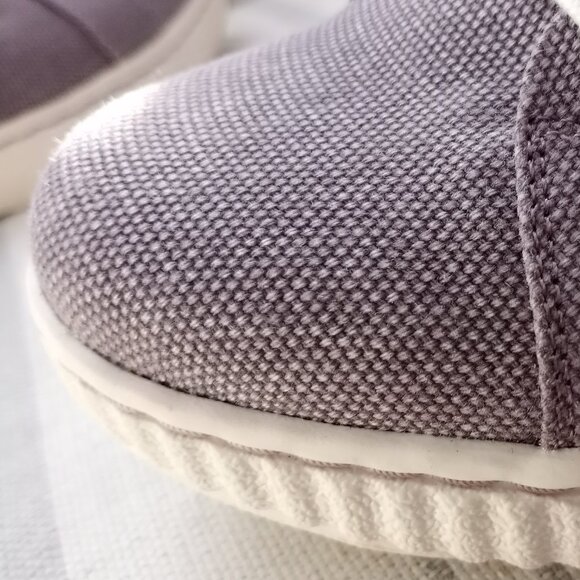 'CLARKS' NWT Canvas Lace up Sneaker - Picture 8 of 16